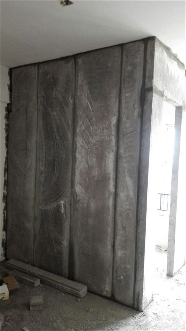 內(nèi)墻板安裝現(xiàn)場(chǎng)